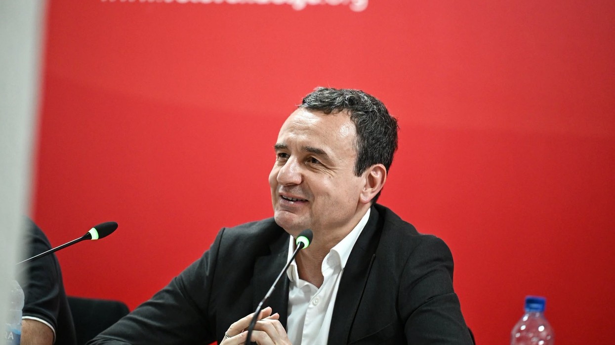Pezullimi i bisedimeve nga LDK-ja, LVV: Jemi të hapur për dialog - opozita të mos barrikadohet