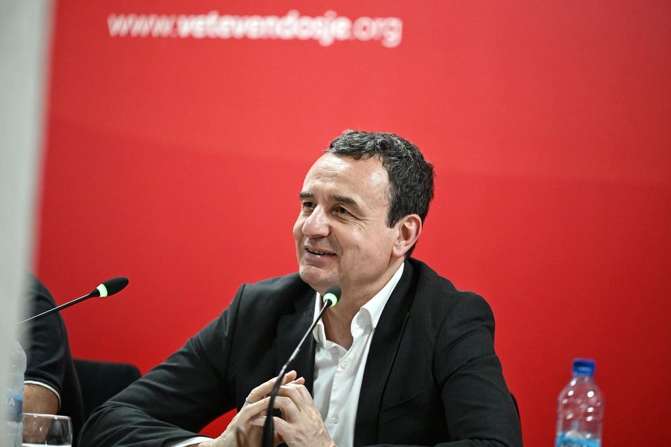Pezullimi i bisedimeve nga LDK-ja, LVV: Jemi të hapur për dialog - opozita të mos barrikadohet