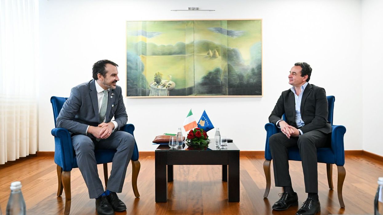 Dy javë pasi Irlanda mori Presidencën e Këshillit të BE-së, Kurti pret ambasadorin Almqvist dhe kërkon statusin e vendit kandidat Dy javë pasi Irlanda mori Presidencën e Këshillit të BE-së, Kurti pret ambasadorin Almqvist dhe kërkon statusin e vendit kandidat