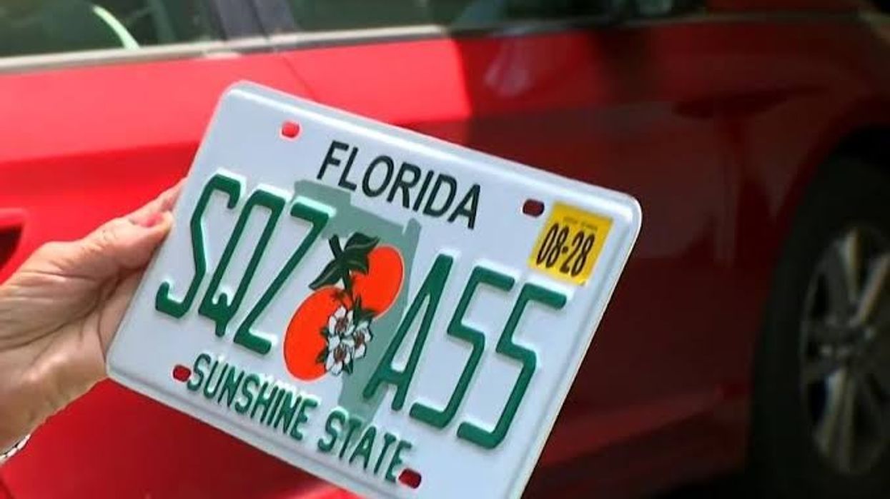 Gruaja e moshuar nga Florida mbetet e shokuar nga targa sugjestive Gruaja e moshuar nga Florida mbetet e shokuar nga targa sugjestive