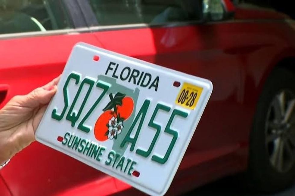 Gruaja e moshuar nga Florida mbetet e shokuar nga targa sugjestive