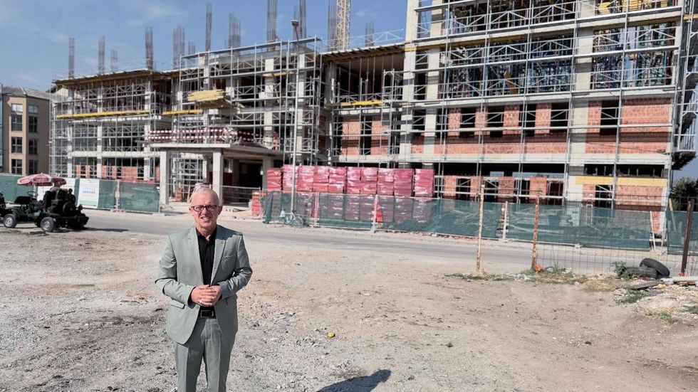 Halil Kastrati, ndan pamje të megaprojektit në Prizren Halil Kastrati, ndan pamje të megaprojektit në Prizren