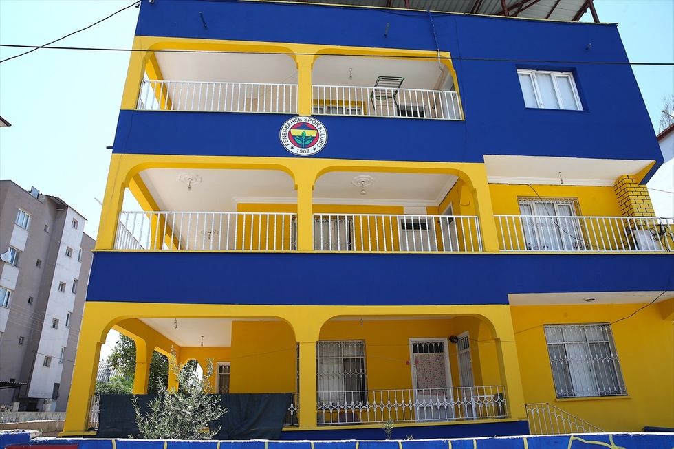 Familja në Turqi e dekoron shtëpinë me emblemën dhe ngjyrat e Fenerbahçes