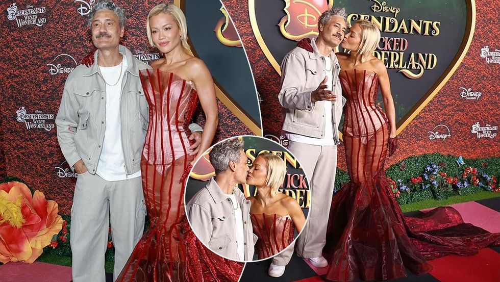 Rita Ora dhe Taika Waititi shkëmbejnë një puthje pasionante në tapetin e kuq gjatë premierës së filmit të ri nga Disney