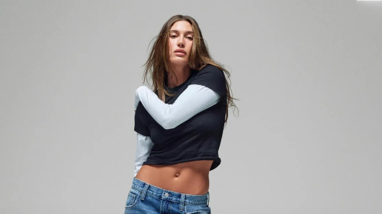 Hailey Bieber dizajnoi xhinset që pritet të shiten menjëherë