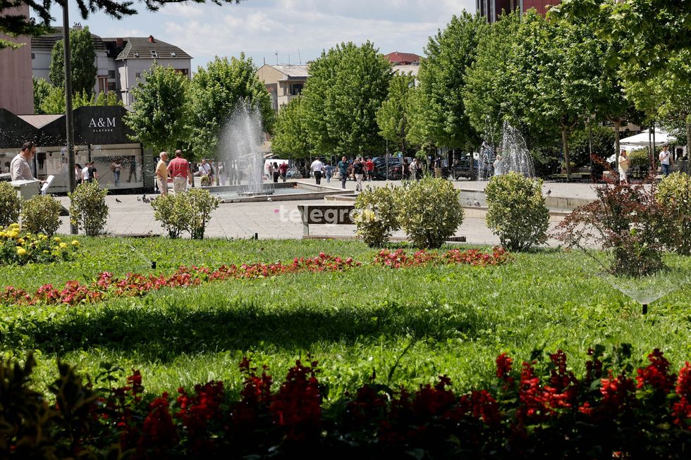 Mot i nxehtë deri në 33°C, pasdite priten vranësira dhe rrebeshe