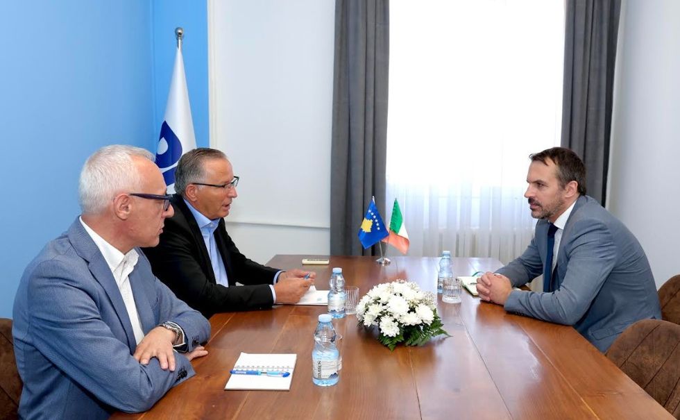 Hamza priti ambasadorin jo-rezident të Irlandës: Kosova ka nevojë për institucione të reja, rruga jonë mbetet integrimi euroatlantik