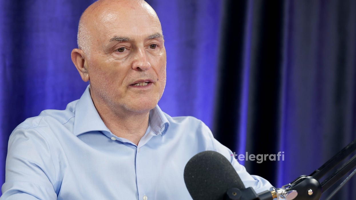 Klori në pishina mund t’i irritojë sytë? Oftalmologu Naser Salihu tregon si të mbroheni