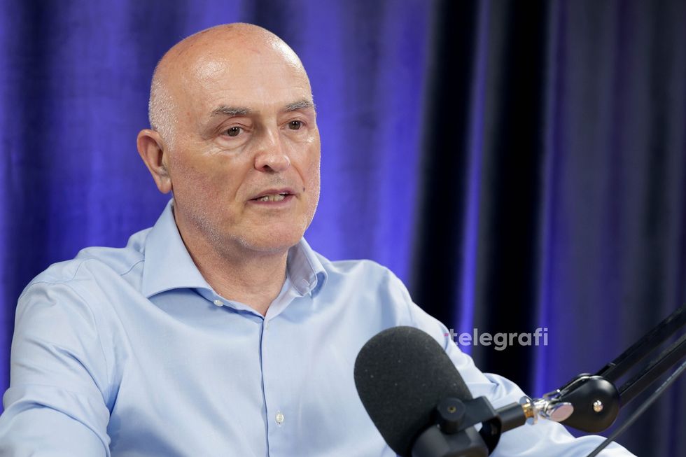 Klori në pishina mund t’i irritojë sytë? Oftalmologu Naser Salihu tregon si të mbroheni
