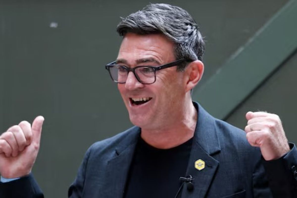 Burnham merr drejtimin e Partisë Laburiste, të hënën bëhet kryeministër i Britanisë së Madhe Burnham merr drejtimin e Partisë Laburiste, të hënën bëhet kryeministër i Britanisë së Madhe
