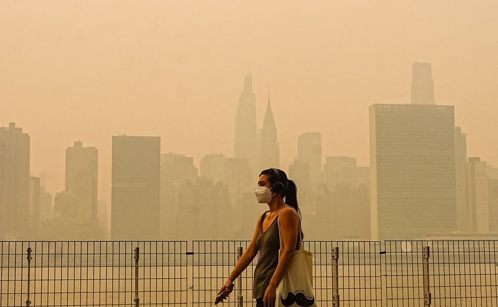 Masks are back in New York, Chicago and Detroit - smoke covers American cities