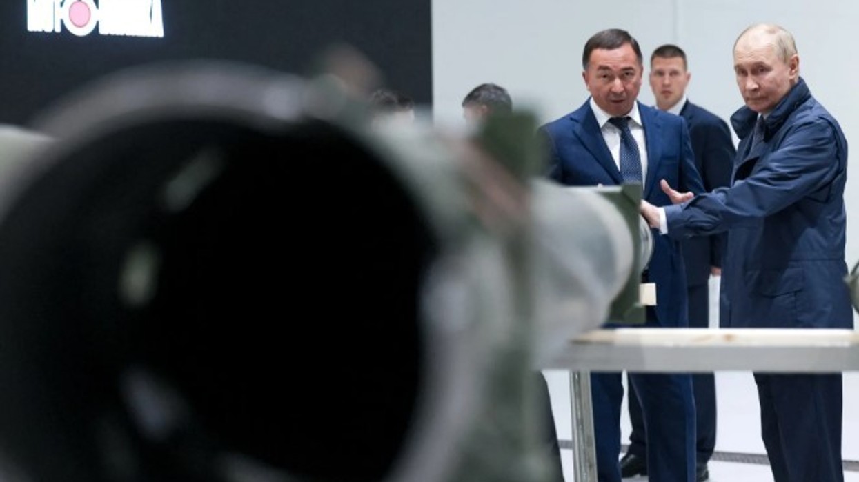 Russian oligarchs are taking capital out of the country, fears of economic crisis grow