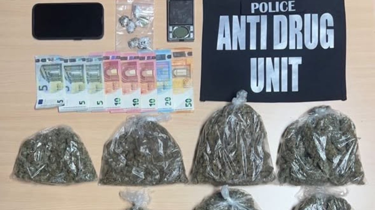 Ia gjejnë gjashtë paketime me marihuanë në lokal, arrestohet i dyshuari në Podujevë