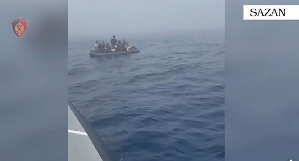 Organizoi futjen në mënyrë të paligjshme të emigrantëve nga Greqia në Shqipëri, arrestohet 43-vjeçar afgan në Vlorë