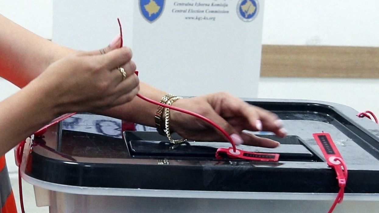Kosova drejt zgjedhjeve të reja? Afati kushtetues po ecën, partitë ende pa marrëveshje Kosova drejt zgjedhjeve të reja? Afati kushtetues po ecën, partitë ende pa marrëveshje