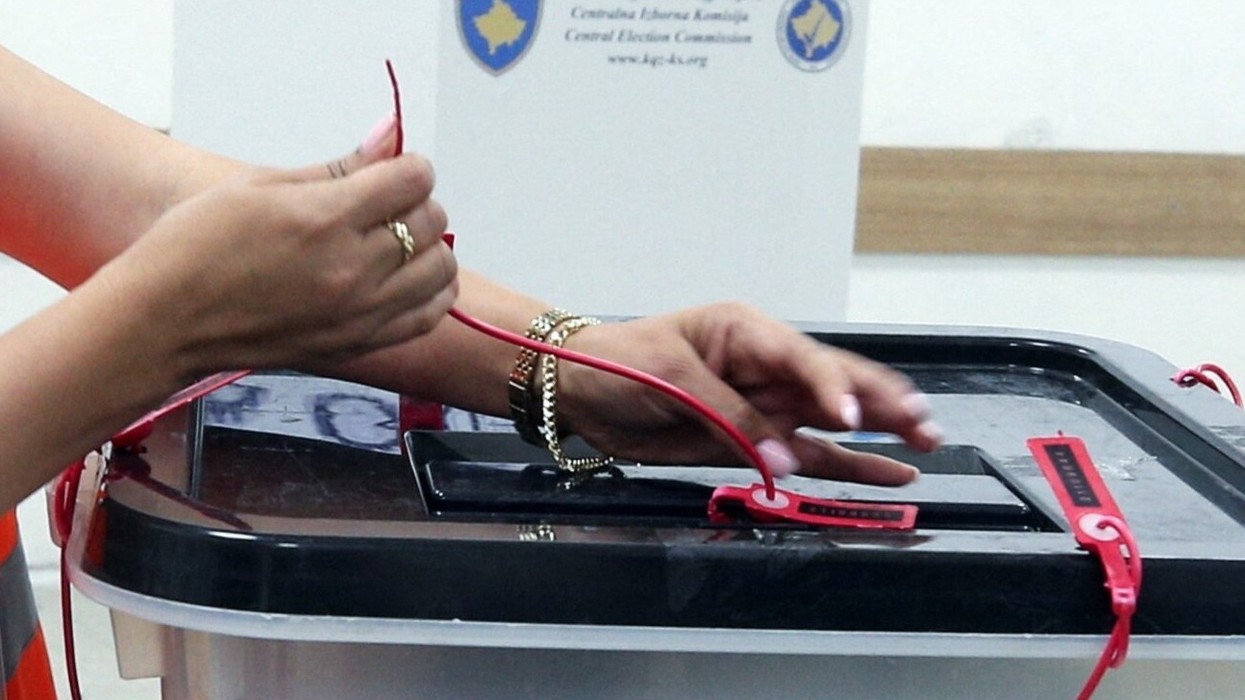 Kosova drejt zgjedhjeve të reja? Afati kushtetues po ecën, partitë ende pa marrëveshje