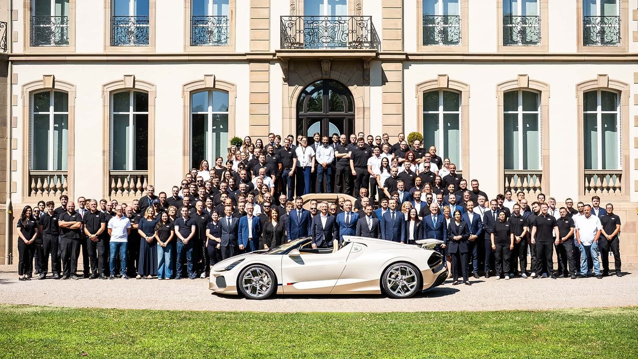 Bugatti zbulon hipermakinën e saj të fundit W16 para se të fillojë epoka V16