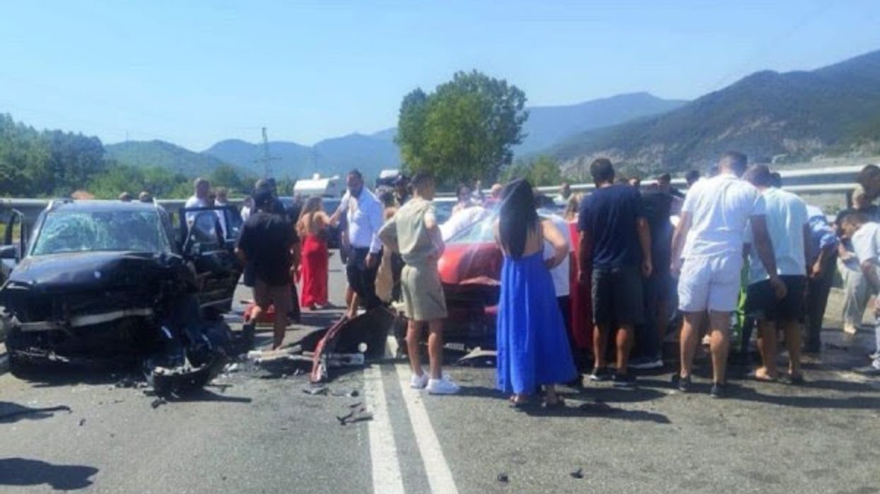 Aksident i rëndë në Rrugën e Kombit, dy persona në gjendje të rëndë Aksident i rëndë në Rrugën e Kombit, dy persona në gjendje të rëndë