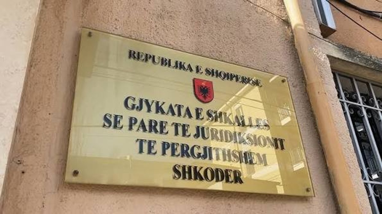 Therja me thikë në Poliklinikën e Shkodrës, gjykata lë në “arrest shtëpie” tre të arrestuarit