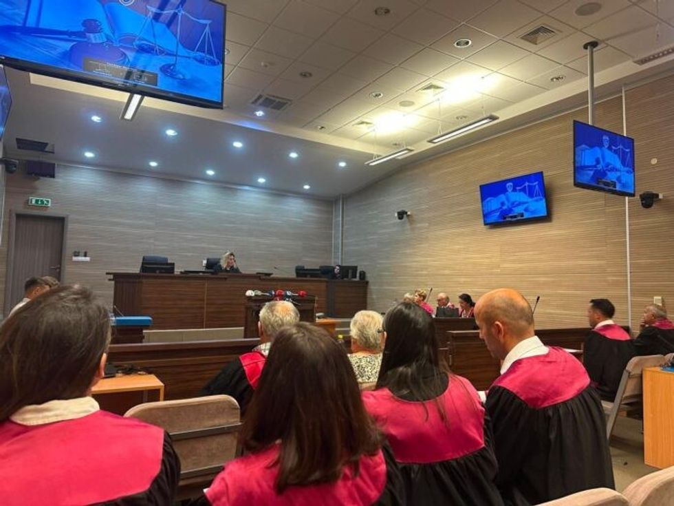 Dështon të nisë gjykimi në mungesë ndaj 21 të akuzuarve për masakrën e Reçakut