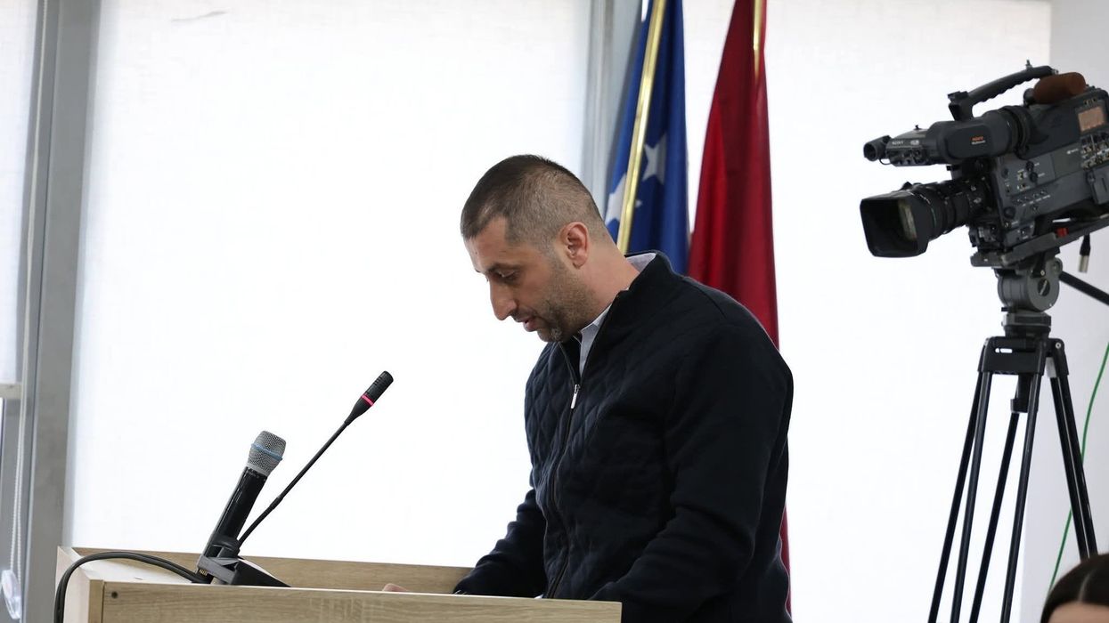 Asamblisti i PDK-së ngre dyshime për procesin e ndarjes së bursave në Fushë Kosovë Asamblisti i PDK-së ngre dyshime për procesin e ndarjes së bursave në Fushë Kosovë