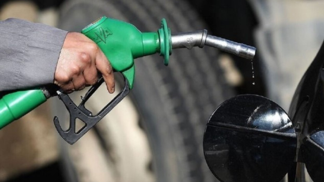 MINTI publikon çmimet e derivateve, nafta dhe benzina sërish më shtrenjtë