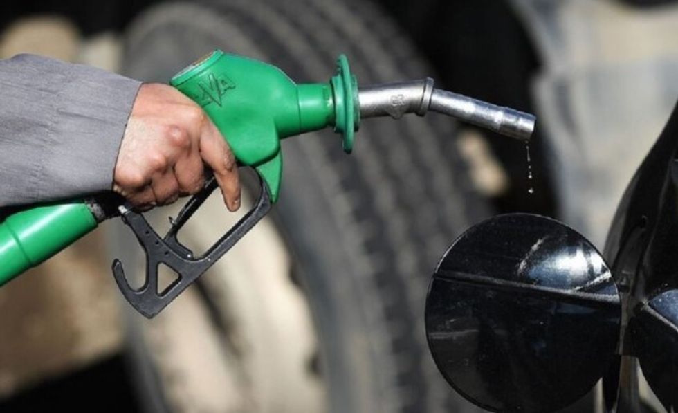 MINTI publikon çmimet e derivateve, nafta dhe benzina sërish më shtrenjtë