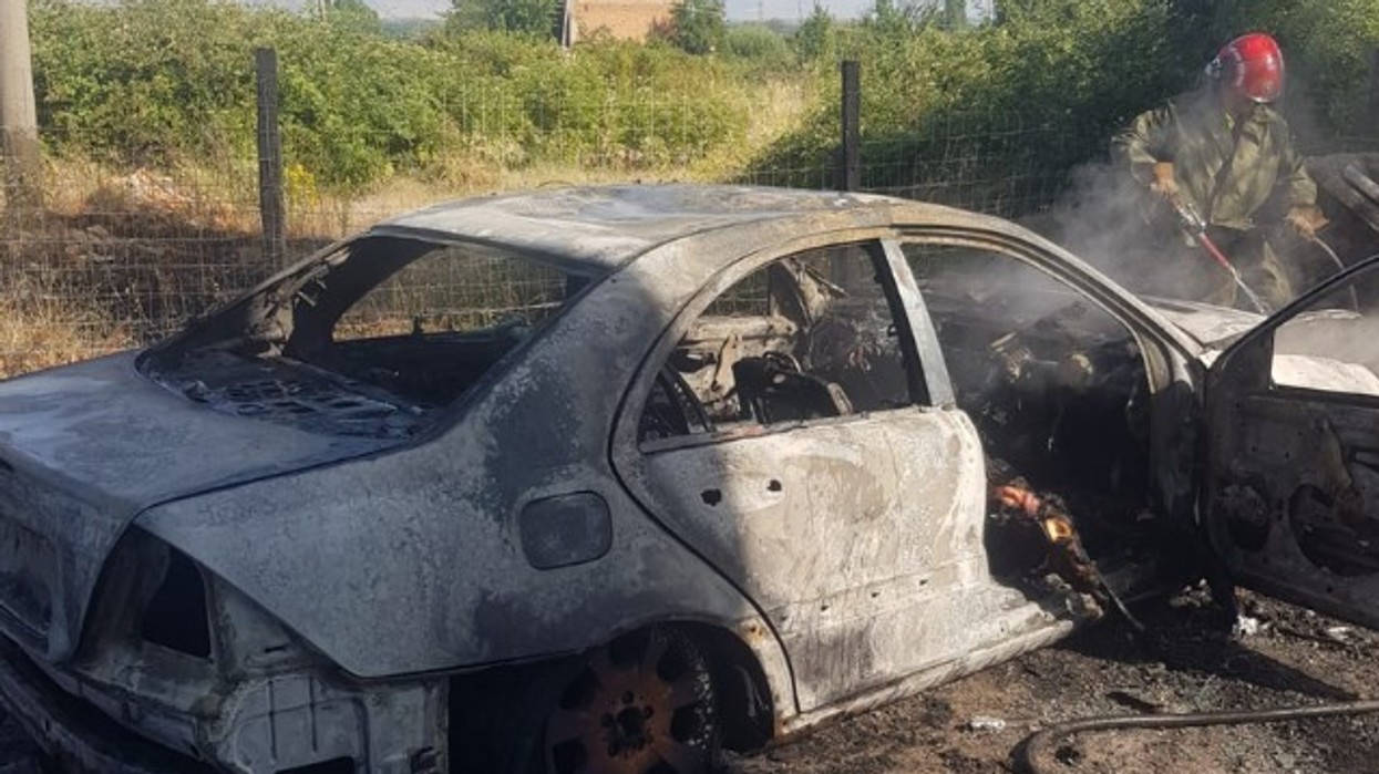 La një letër lamtumire në banesë, një person në Korçë i jep fund jetës duke u djegur në makinë
