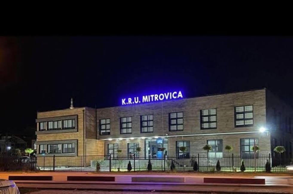 Intervenime në rrjetin e ujësjellësit dhe kanalizimit në Mitrovicë, mund të ketë ndërprerje të përkohshme të ujit