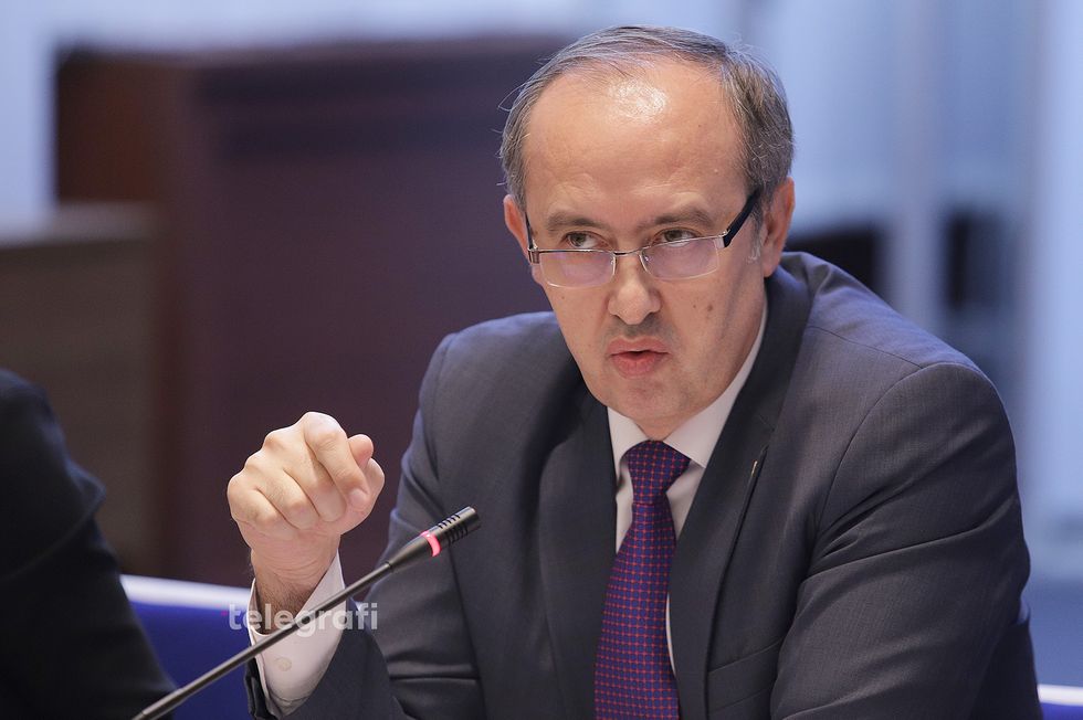 Hoti: Në Britani ulen taksat për energjinë, në Kosovë qytetarët paguajnë më shumë