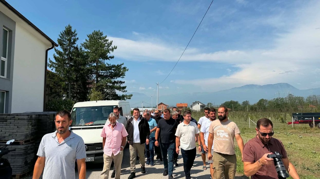 Ministri i Bujqësisë viziton Kovragën pas dëmeve nga breshëri Ministri i Bujqësisë viziton Kovragën pas dëmeve nga breshëri