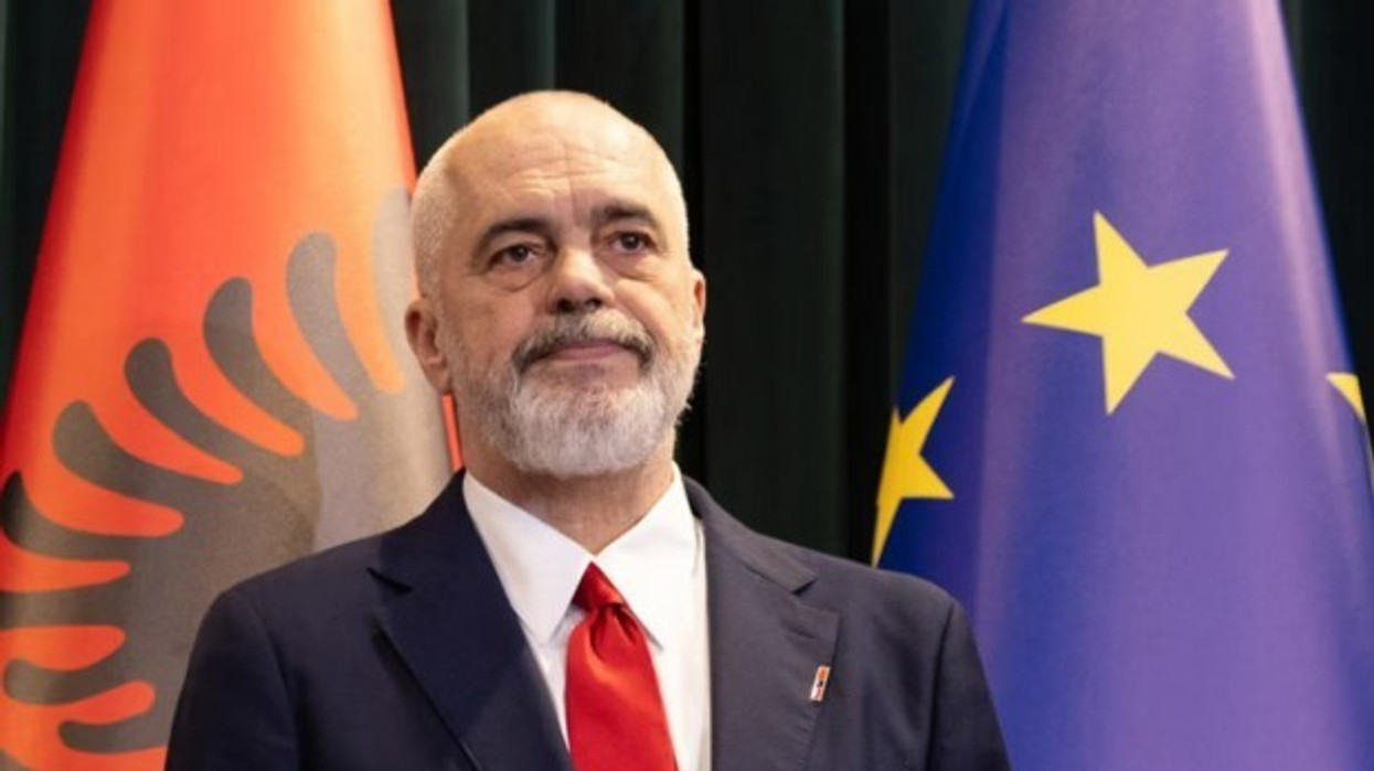 “Flamingot më kanë bërë të mendoj thellë”, Rama nuk heq dorë nga Paketa e Maleve: Do të jetë histori suksesi