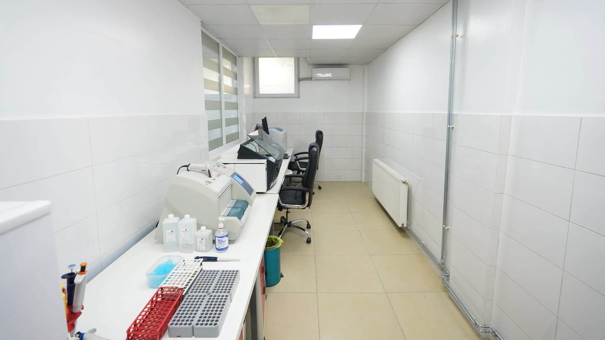 Rifillon punën laboratori i QMF-së 6 në Bregun e Diellit
