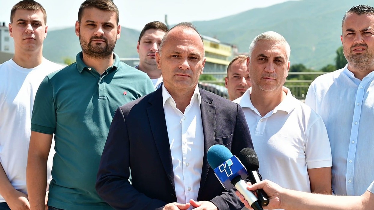 Filipçe: Autoritetet duhet të përgjigjen se çfarë është ky ujë teknik dhe nga e marrin atë restorantet në Gostivar
