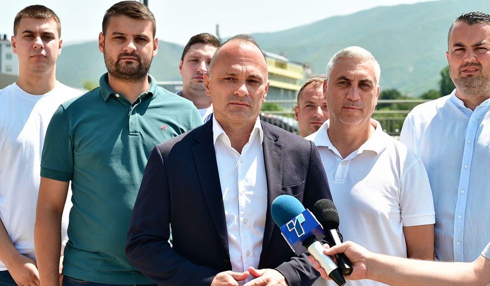 Filipçe: Autoritetet duhet të përgjigjen se çfarë është ky ujë teknik dhe nga e marrin atë restorantet në Gostivar