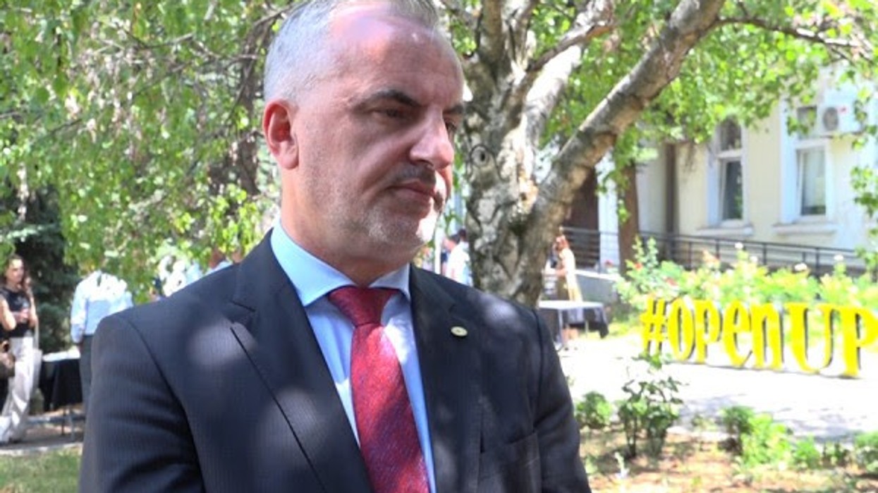 “Duart larg nga pronat e Universitetit të Prishtinës”, Hajrullahu kërkon lirimin e objektit në Mitrovicën e Veriut