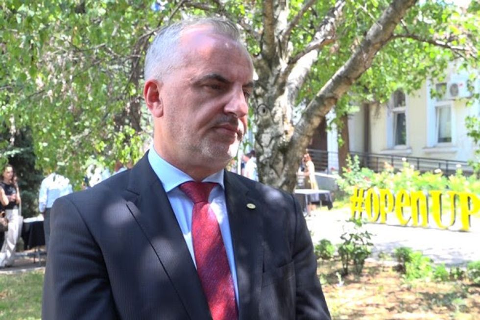 “Duart larg nga pronat e Universitetit të Prishtinës”, Hajrullahu kërkon lirimin e objektit në Mitrovicën e Veriut