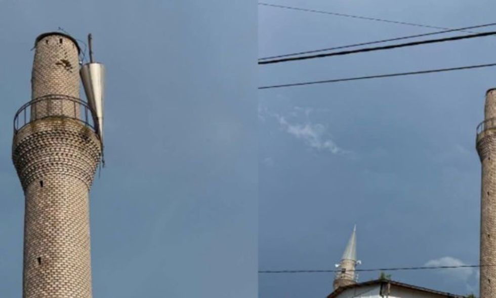 Erërat e forta dëmtojnë minaren e një xhamie në Skenderaj