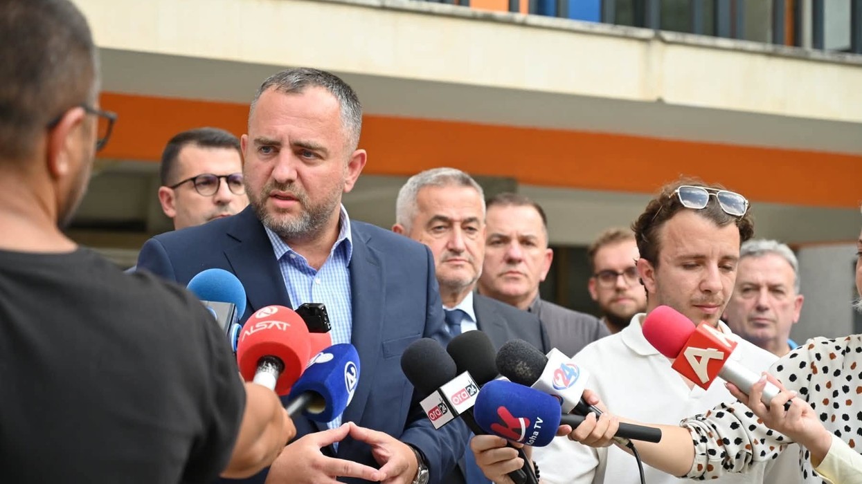Toshkovski: Shteti ka vënë në funksion të gjitha kapacitetet për të kapërcyer krizën në Gostivar, rasti do të sqarohet plotësisht dhe do të ketë përgjegjësi
