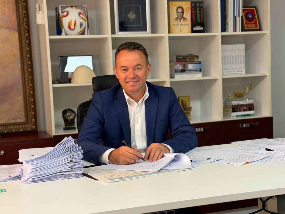 Mitrovica mbështet 47 klube sportive me mbi 176 mijë euro, nënshkruhen kontratat e subvencionimit
