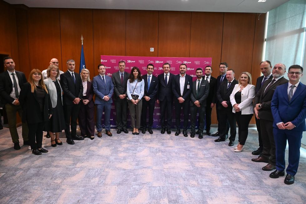 Basha: Hapja e bazës së Wizz Air në Prishtinë, hap i rëndësishëm për aviacionin civil në Kosovë