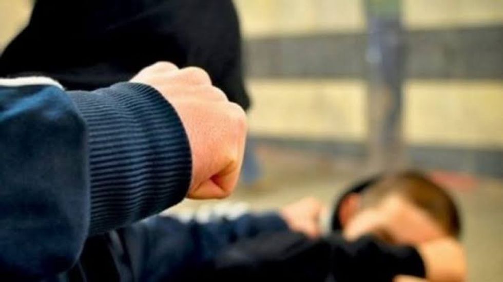 Përleshje mes dy burrave dhe një gruaje në Gjilan, përfundojnë në spital