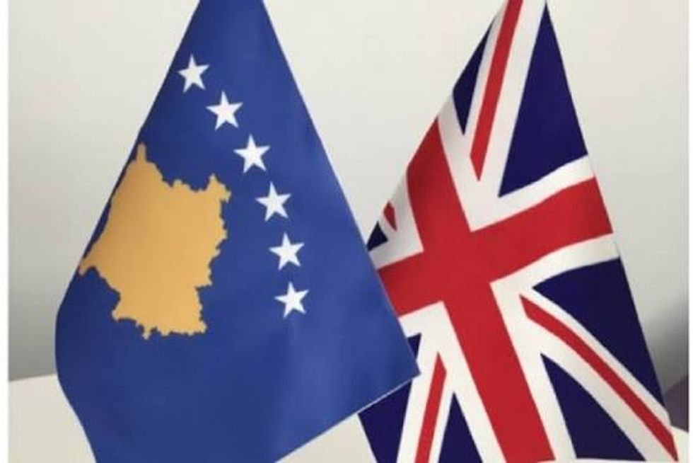 Edhe Ambasada britanike shpreh shqetësim për rrënimin e vilave në Ujman