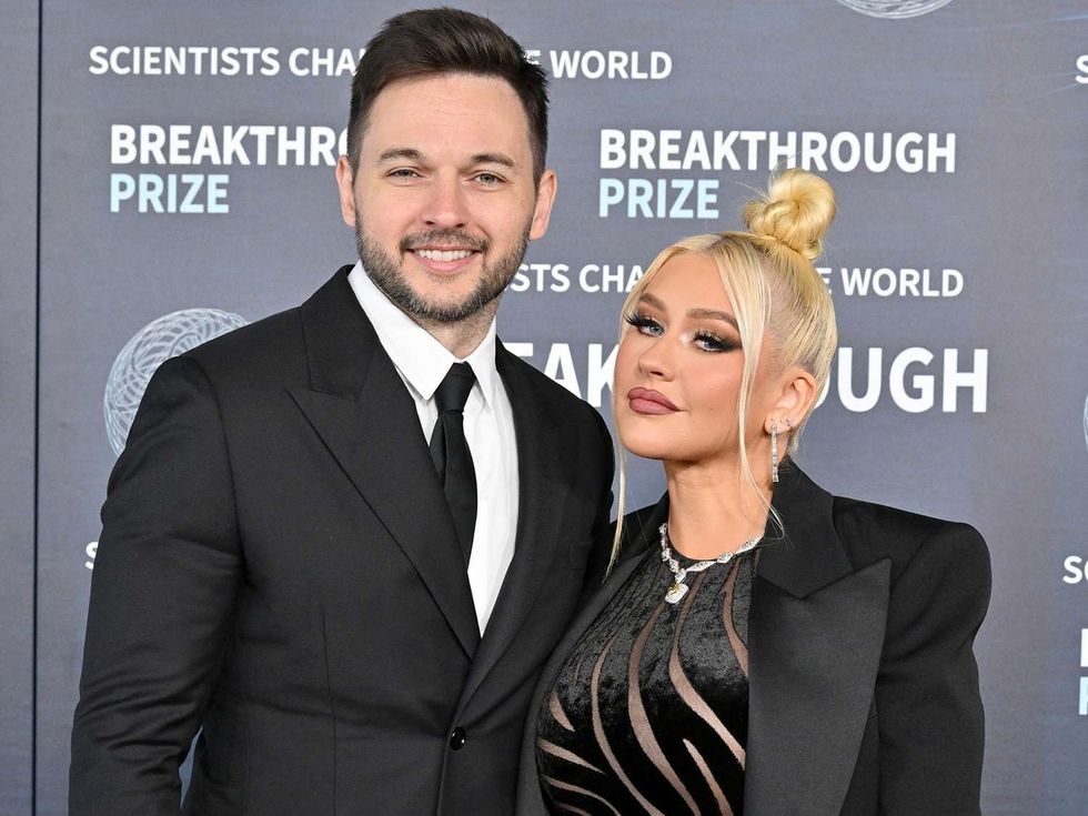 Christina Aguilera shkëmben momente të rralla romantike në publik me të fejuarin e saj Matthew Rutler