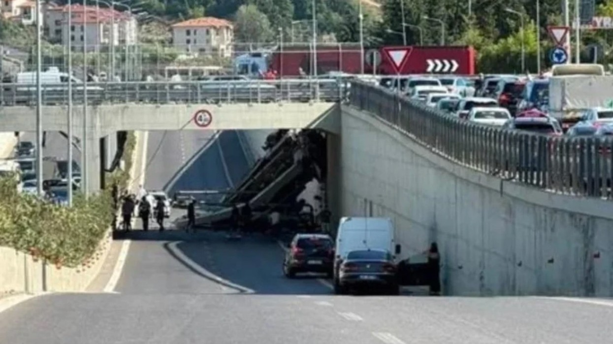 Aksidenti i rëndë me dy të vdekur në Tiranë, momenti kur betonierja përplaset me barrierat dhe bie poshtë