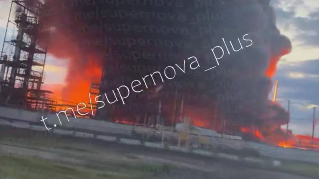 Ukrainians attack several regions of Russia with drones, fire breaks out at an oil refinery Ukrainians attack several regions of Russia with drones, fire breaks out at an oil refinery