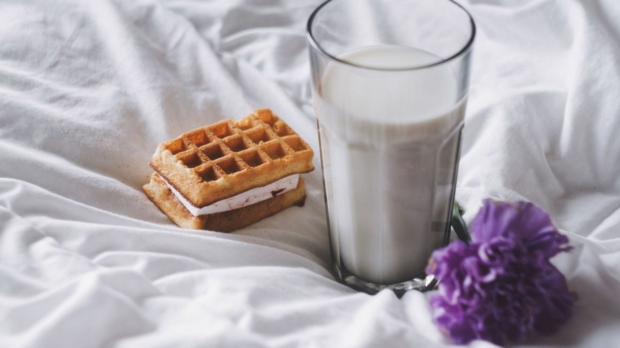 Kur është qumështi një zgjedhje më e mirë për hidratim sesa uji? Kur është qumështi një zgjedhje më e mirë për hidratim sesa uji?