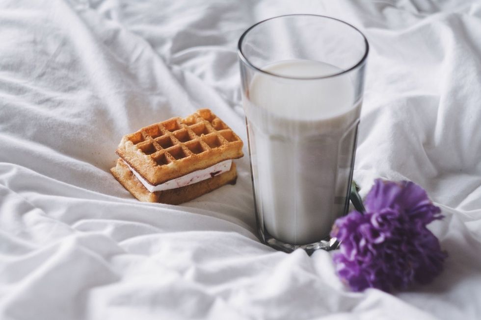 Kur është qumështi një zgjedhje më e mirë për hidratim sesa uji?