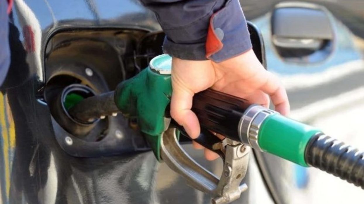 Vazhdon të shtrenjtohet nafta dhe benzina, MINTI publikon çmimet Vazhdon të shtrenjtohet nafta dhe benzina, MINTI publikon çmimet