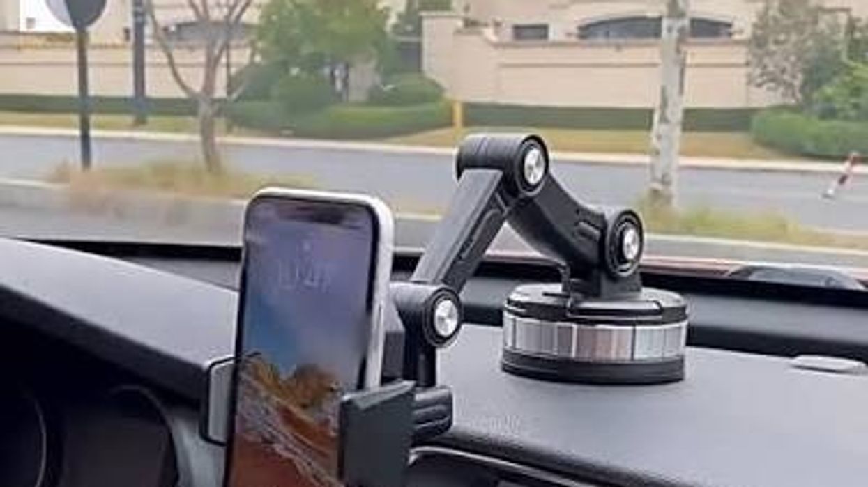 Ia vjedhin nga vetura një telefon me vlerë 235 euro, rasti po hetohet në Zveçan Ia vjedhin nga vetura një telefon me vlerë 235 euro, rasti po hetohet në Zveçan